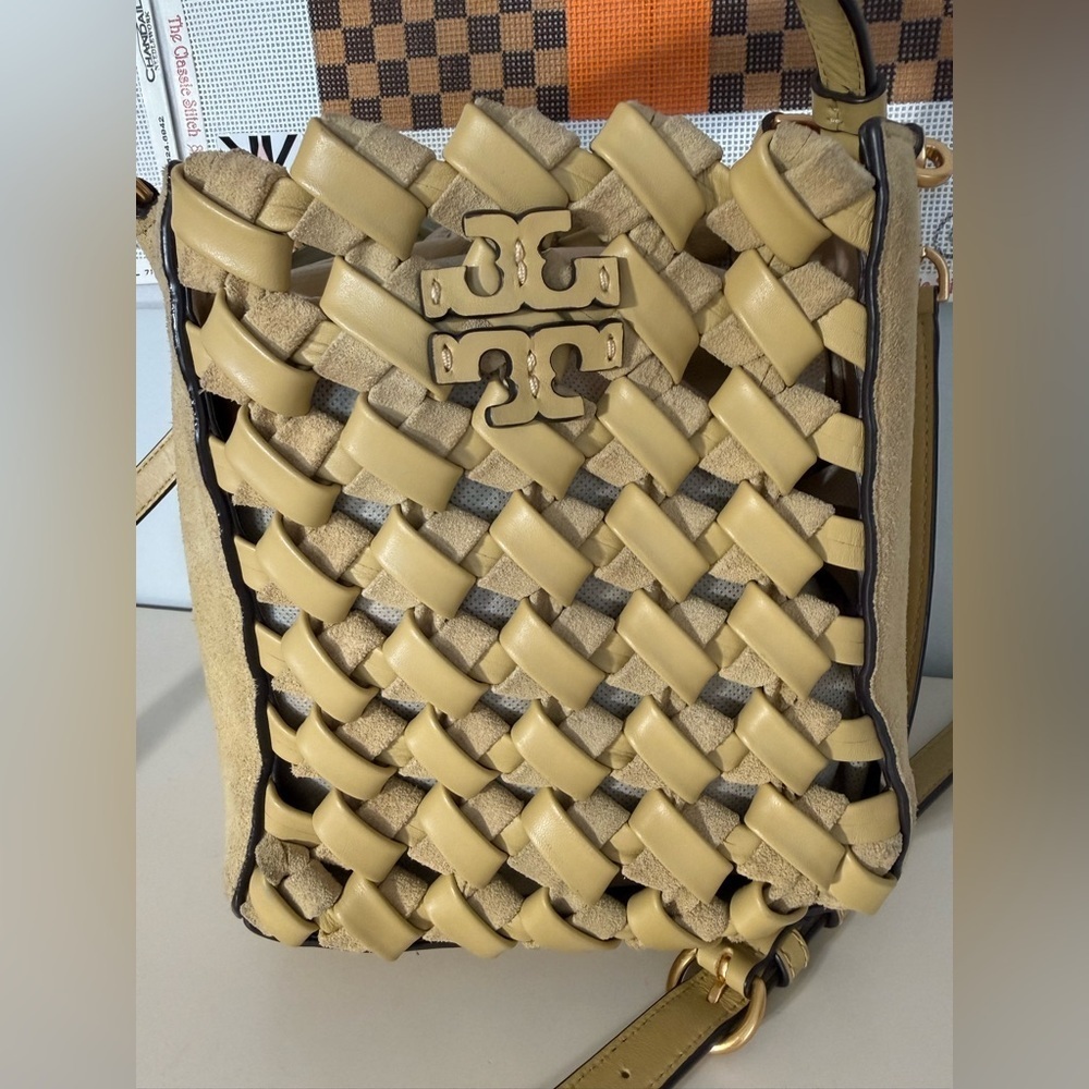 Tory Burch McGraw Woven Embossed Small Bucket Bag - Picture 5 of 5